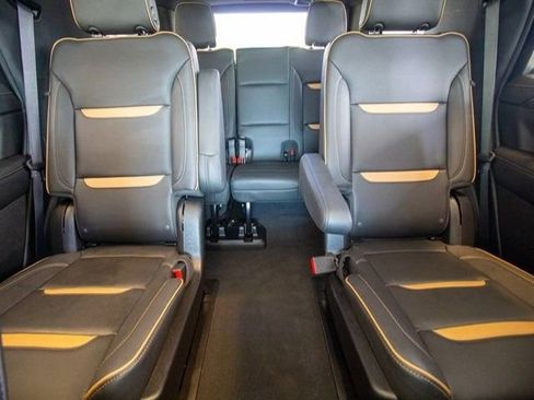 Used 2024 GMC Yukon AT4 w/ AT4 Premium Package image 5