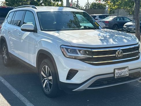 Used 2023 Volkswagen Atlas SE AWD/4WD image 2