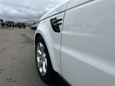 Used 2019 Land Rover Range Rover Sport SE AWD/4WD image 12