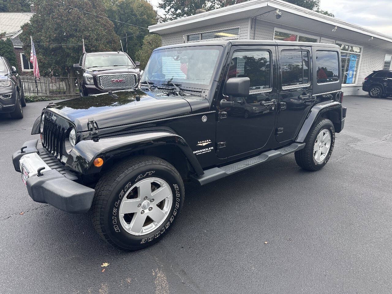 Used 2012 Jeep Wrangler Unlimited Sahara AWD/4WD image 9