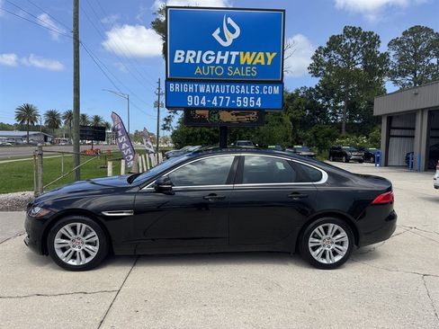 Used 2017 Jaguar XF Premium RWD image 2