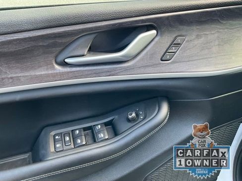 Used 2023 Jeep Grand Cherokee Limited AWD/4WD image 11