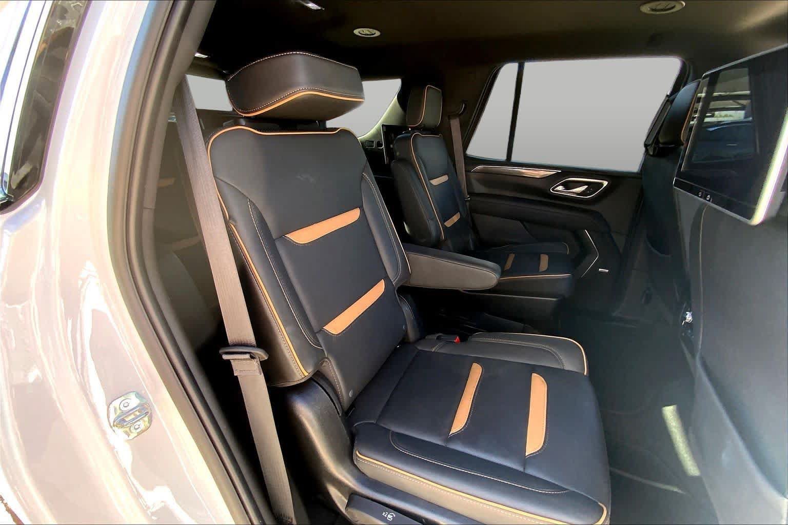 Used 2024 GMC Yukon AT4 w/ Technology Package AWD/4WD image 19
