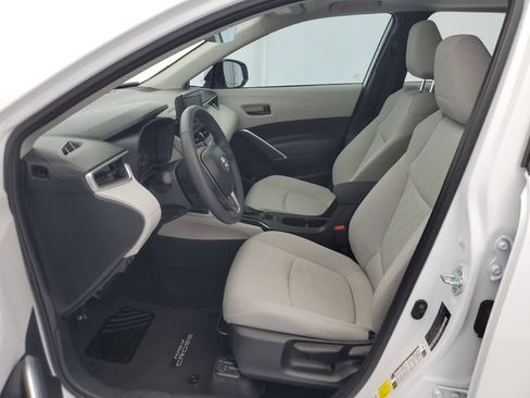 Used 2024 Toyota Corolla Cross LE FWD image 18