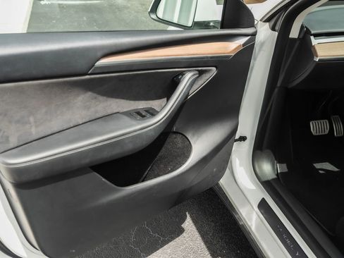 Used 2023 Tesla Model Y Performance AWD/4WD image 18