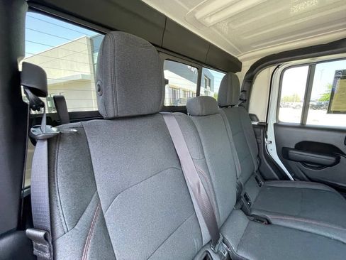 Used 2024 Jeep Gladiator Rubicon w/ Technology Group AWD/4WD image 26