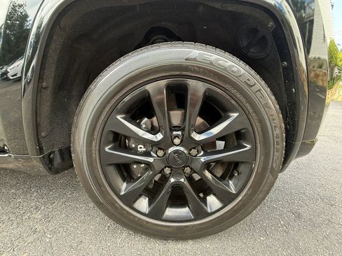 Used 2018 Jeep Grand Cherokee Altitude AWD/4WD image 35