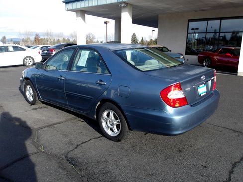 Used 2004 Toyota Camry LE image 3