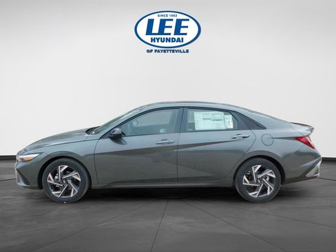 Used 2025 Hyundai Elantra Sport image 6
