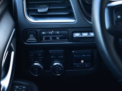 Used 2023 GMC Yukon XL AT4 w/ AT4 Premium Plus Package image 42