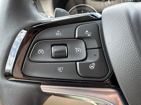 Used 2024 Buick Enclave Essence w/ Technology Package FWD image 17