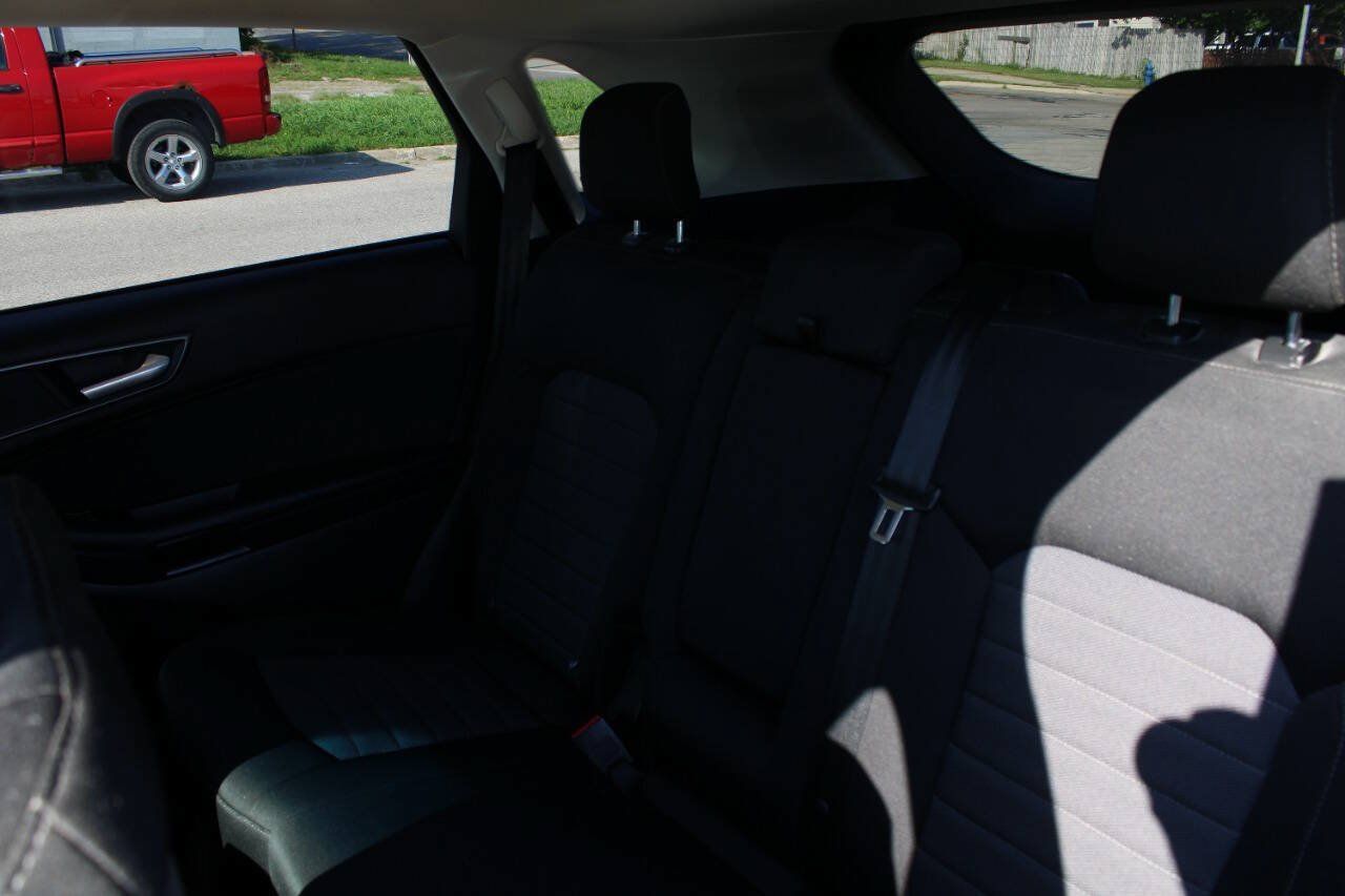 Used 2018 Ford Edge SE FWD image 17