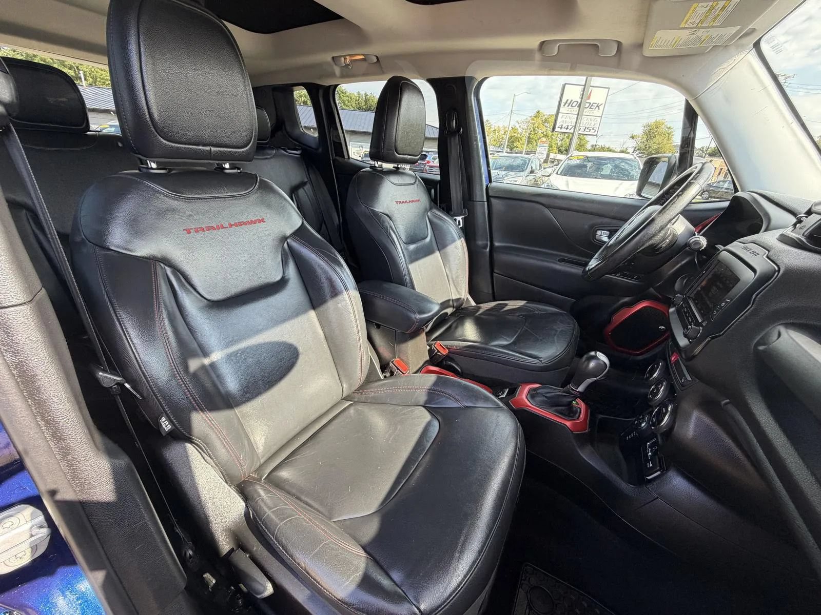 Used 2017 Jeep Renegade Trailhawk w/ Premium Trailhawk Package AWD/4WD image 16