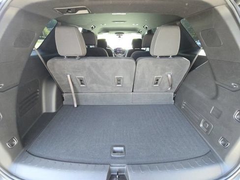 Used 2023 Chevrolet Traverse LT FWD image 13