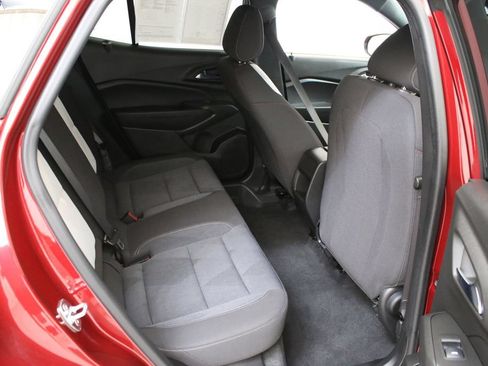 Used 2024 Chevrolet Trax RS w/ Sunroof Package FWD image 26