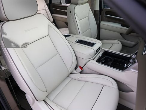 Used 2023 GMC Yukon Denali w/ Advanced Technology Package image 37