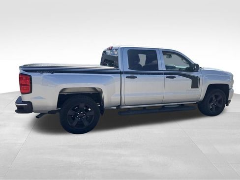Used 2018 Chevrolet Silverado 1500 Custom w/ Custom Value Package AWD/4WD image 11