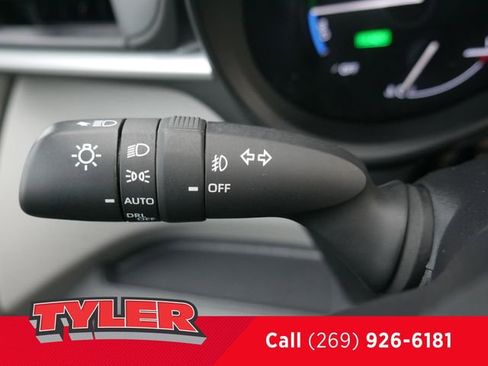 Used 2024 Toyota Sienna XLE FWD image 25