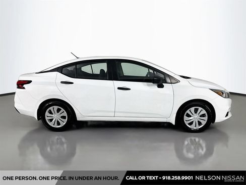 Used 2020 Nissan Versa S FWD image 4
