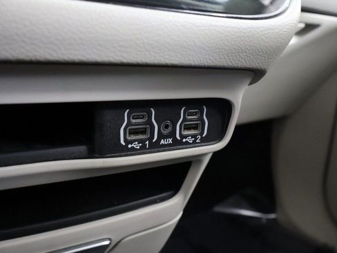 Used 2023 Chrysler Voyager LX image 47