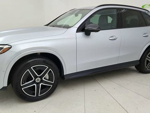 Used 2025 Mercedes-Benz GLC 300 4MATIC image 3