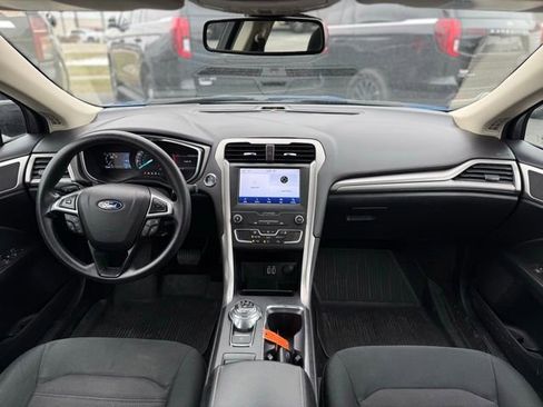 Used 2020 Ford Fusion SE image 2