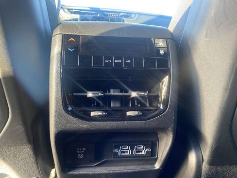 Used 2023 Jeep Grand Cherokee L Laredo image 21