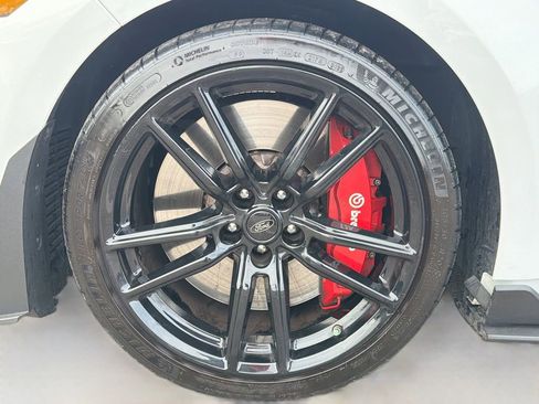 Used 2022 Ford Mustang Shelby GT500 w/ Technology Package image 40