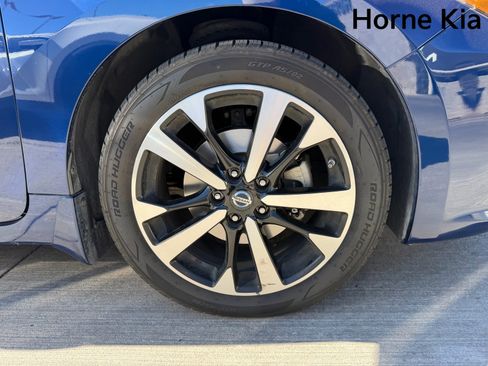 Used 2018 Nissan Altima 2.5 SR w/ Interior Lighting Package image 6