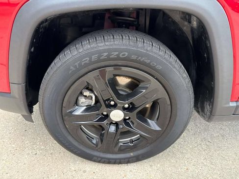 Used 2024 Jeep Compass Latitude w/ Altitude Special Edition AWD/4WD image 4