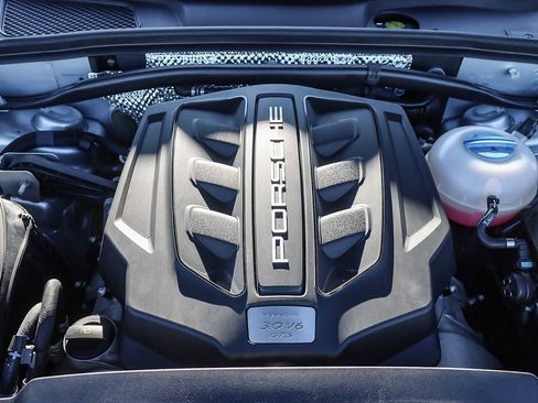 Used 2018 Porsche Macan GTS image 25