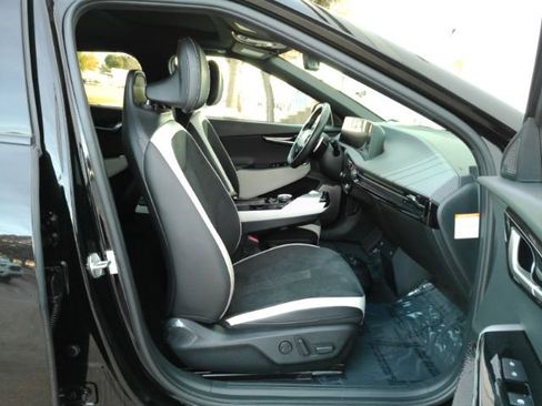 Used 2023 Kia EV6 GT-Line w/ GT-Line Suede Seat Package image 22