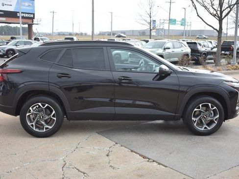 New 2026 Chevrolet Trax LT w/ Sunroof Package image 4