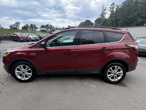 Used 2018 Ford Escape SE w/ SE Sync 3 Package FWD image 10