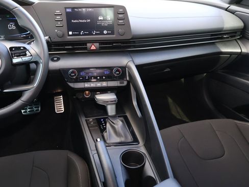 Certified 2025 Hyundai Elantra Sport image 11