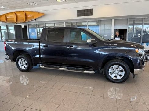 Used 2022 Chevrolet Silverado 1500 LT w/ Protection Package AWD/4WD image 3