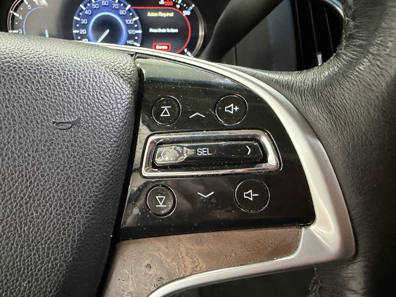 Used 2017 Cadillac Escalade Premium Luxury w/ LPO, Radiant Package AWD/4WD image 10