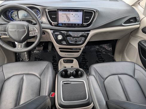 Used 2024 Chrysler Pacifica Limited FWD image 10