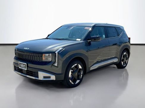 New 2027 Kia Seltos S FWD image 3