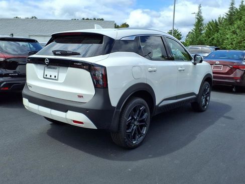 New 2025 Nissan Kicks SR image 2