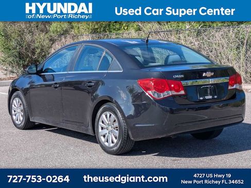 Used 2011 Chevrolet Cruze LS w/ Connectivity Package FWD image 3