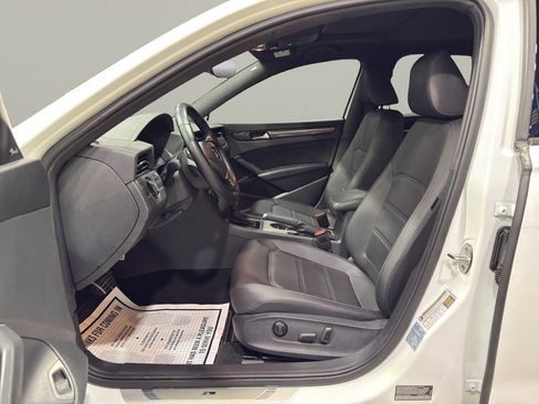 Used 2021 Volkswagen Passat 2.0T R-Line FWD image 9