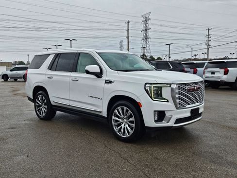 Used 2021 GMC Yukon Denali w/ Denali Premium Package image 8