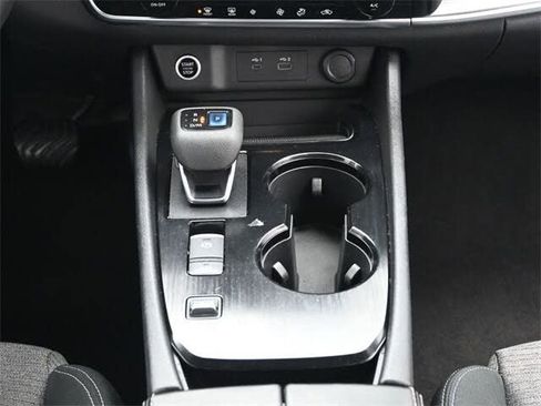 Used 2022 Nissan Rogue SV image 25