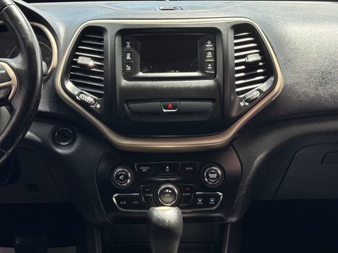 Used 2015 Jeep Cherokee Latitude AWD/4WD image 24