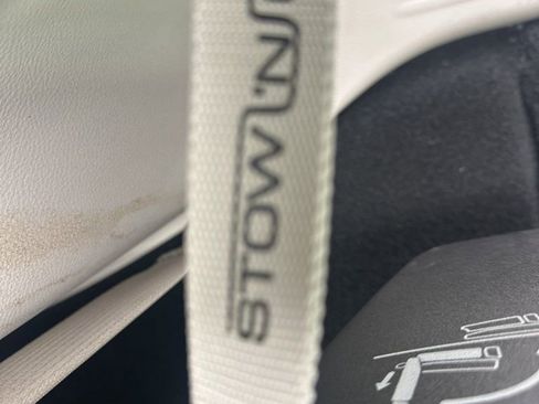 Used 2024 Chrysler Pacifica Touring-L image 19