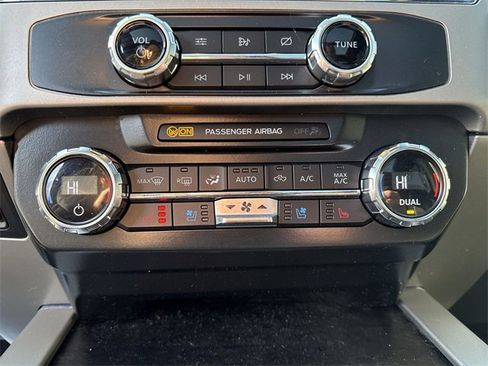 Certified 2022 Ford F250 Lariat w/ Lariat Ultimate Package image 19