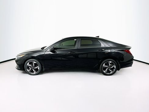 Used 2023 Hyundai Elantra SEL w/ Convenience Package FWD image 4