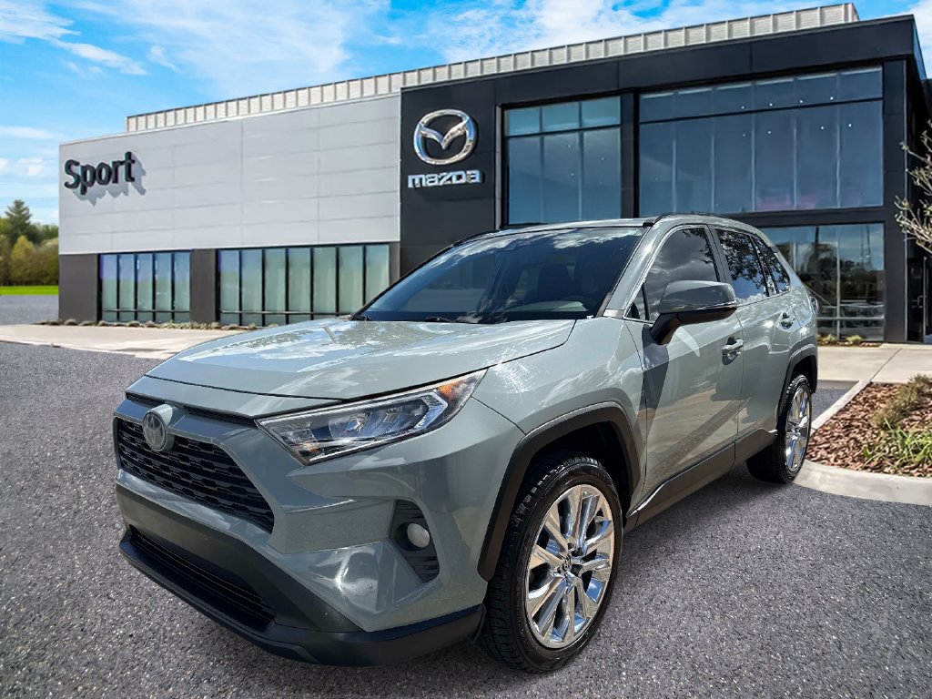 Used 2021 Toyota RAV4 XLE w/ Convenience Package FWD image 8