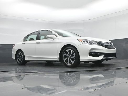 Used 2016 Honda Accord EX image 46